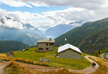 Fototapeta na wymiar Wysokie góry Alpy.