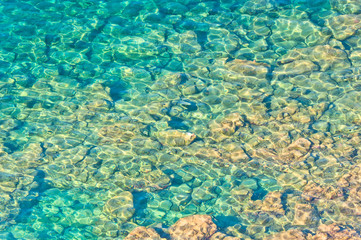 Obraz premium crystal clear waters and rocky bottom