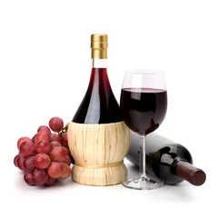 Fototapete Wein Full red wine glass goblet, bottle and grapes