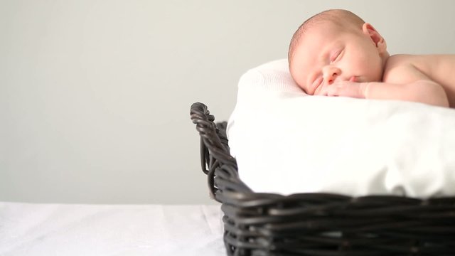 Baby schl&auml;ft