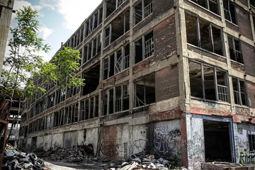 Fototapeta premium Abandoned Packard Factory 18