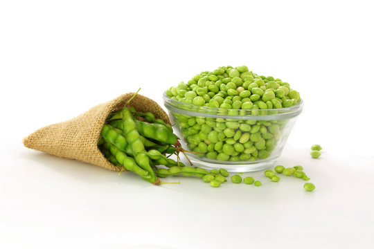 pigeon peas whole and peeled in bowl
