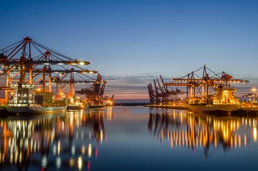 Hamburger Hafen mit Containerschiffen © Siever