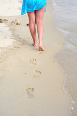 Fototapeta na wymiar Women legs walk away beach