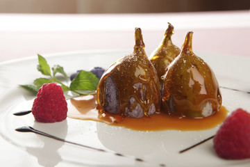caramelized figs with raspberries