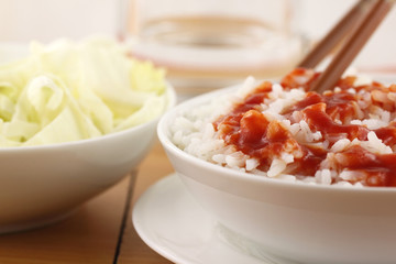 Fresh rice with sauce