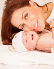 Obraz na płótnie Canvas Newborn baby with mommy
