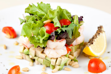 salad with shrimp and avocado