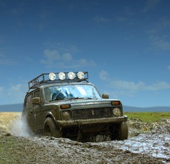 Muddy Off Road Car © Arsel