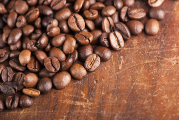 grains of coffee on a wooden background