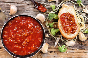 Spaghetti and tomato sauce