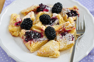 Kaiserschmarrn mit Brombeeren