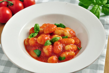 Gnocchi im Tomaten Basilikum Sauce