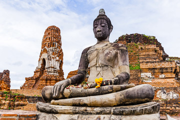 Fototapeta premium Ancient buddha statue