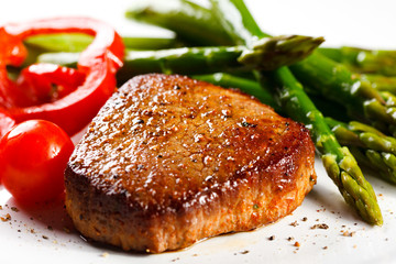 Grilled steaks and asparagus