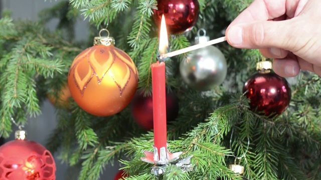 Weihnachten - Kerze anz&uuml;nden