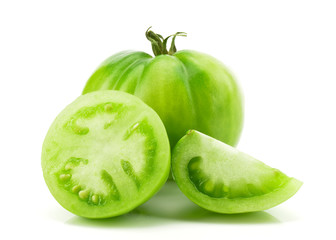 Fototapeta na wymiar Zielone pomidory na białym tle
