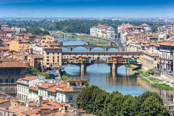 Fototapeta na wymiar Arno river and Ponte Vecchio in Florence, Italy