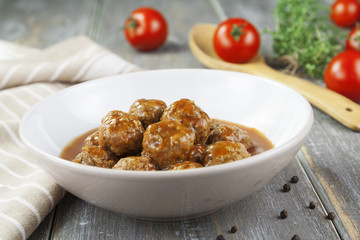 Meatballs in tomato sauce