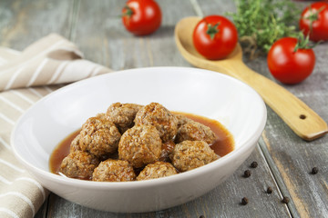 Meatballs in tomato sauce
