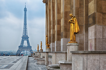 view from Trocadero on Eiffel tower, Paris - obrazy, fototapety, plakaty