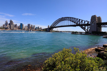 Naklejka premium Sydney Harbour Bridge and City