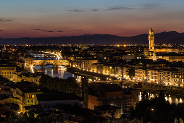 Fototapeta premium Arno river and Ponte Vecchio in Florence at night