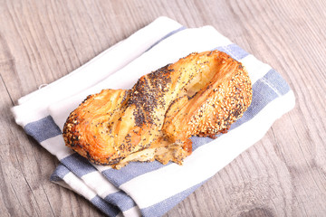 bun with poppy seeds