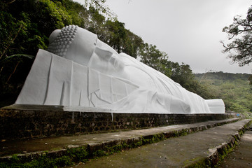 statue of reclining Buddha, Vietnam