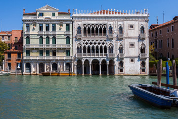 Fototapeta na wymiar Pałac w Wenecji na Canal Grande