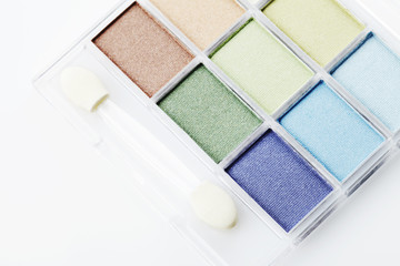 Eye shadow palette with six colors
