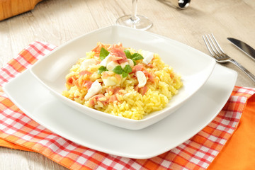 Risotto con uova mozzarella e prosciutto