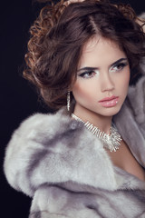 Winter Fashion. Beautiful Sexy Brunette Woman wearing in Luxury