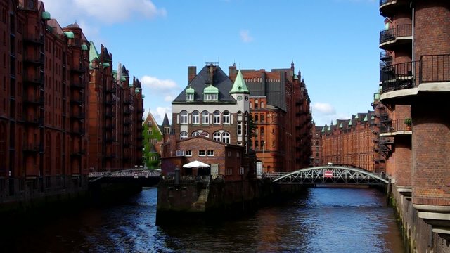 Hamburg Speicherstadt Wasserschloss vid 01