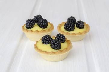 blackberry petite cakes