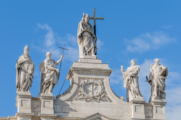 Fototapeta na wymiar Archibazyliki Świętego Jana na Lateranie w Rzymie, Włochy