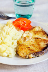 Fried fish and mashed potatoes
