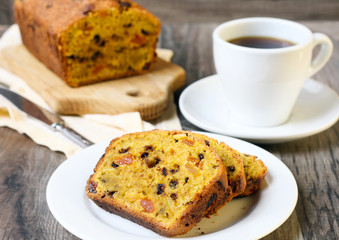 Apricot, almond and chocolate pumpkin cake