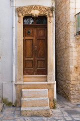 Fototapeta na wymiar Drewniane drzwi. Conversano. Apulia. Włochy.