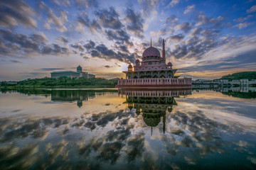 Fototapeta na wymiar The Putra Mosque, in Putrajaya, Malaysia in the morning hours