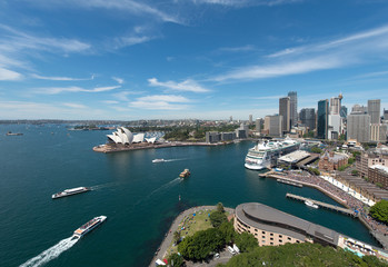 Fototapeta na wymiar Opera jest wizytówką Sydney