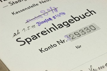 Deckblatt eines alten deutschen Sparbuchs