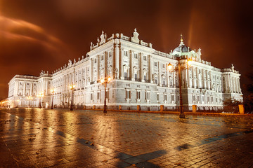 Naklejka premium Royal Palace of Madrid at night, Spain