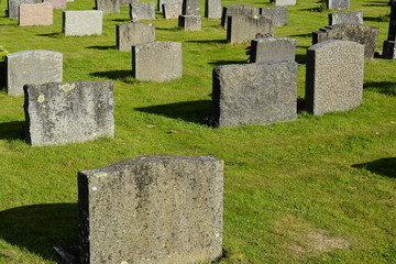 Grabsteine am Friedhof