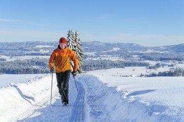 Fototapeta na wymiar Nordic Walking im Schnee