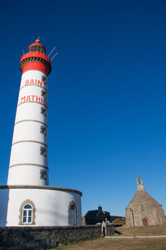 Le phare et l'église à la pointe saint Mathieu