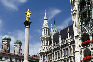 Fototapeta na wymiar Virgin Mary column at the Marienplatz