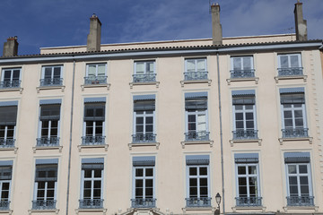 Fototapeta na wymiar Fassade traditioneller Wohngebäude in Lyon,Frankreich