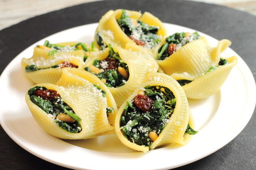 Stuffed pasta shells with spinach, raisins and pine nuts