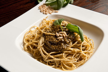 pasta, spaghetti al pesto